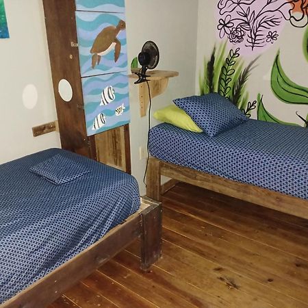Roatan Backpackers' Hostel Sandy Bay Buitenkant foto
