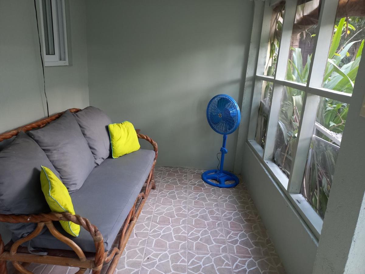 Roatan Backpackers' Hostel Sandy Bay Buitenkant foto