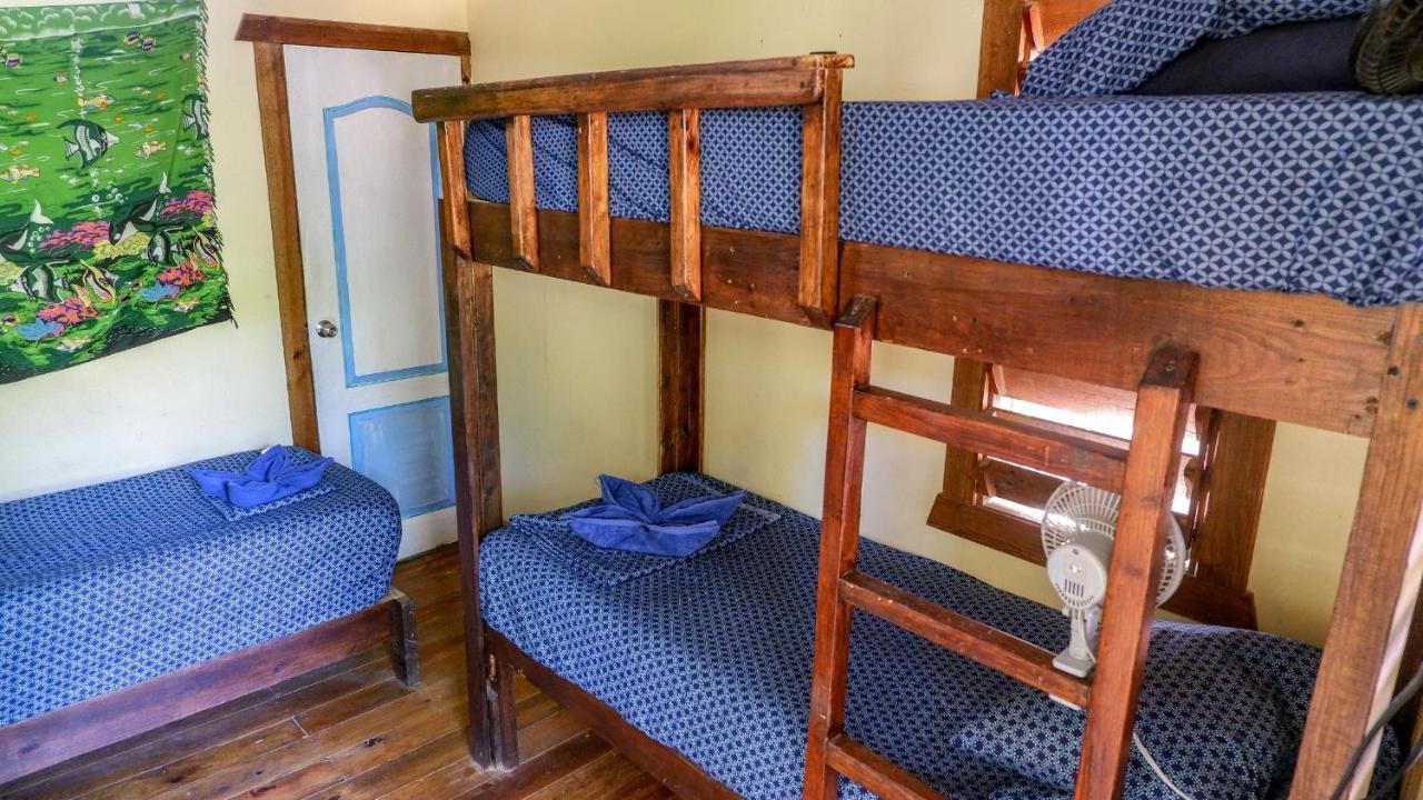 Roatan Backpackers' Hostel Sandy Bay Buitenkant foto