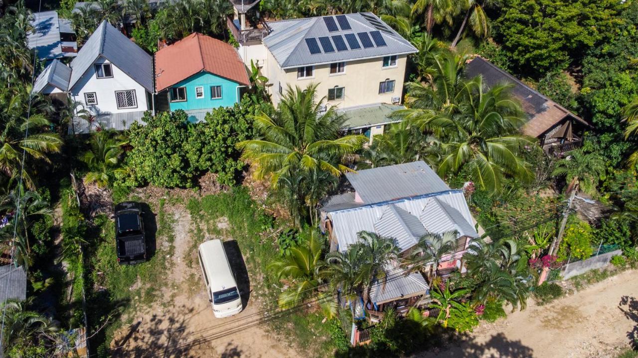 Roatan Backpackers' Hostel Sandy Bay Buitenkant foto