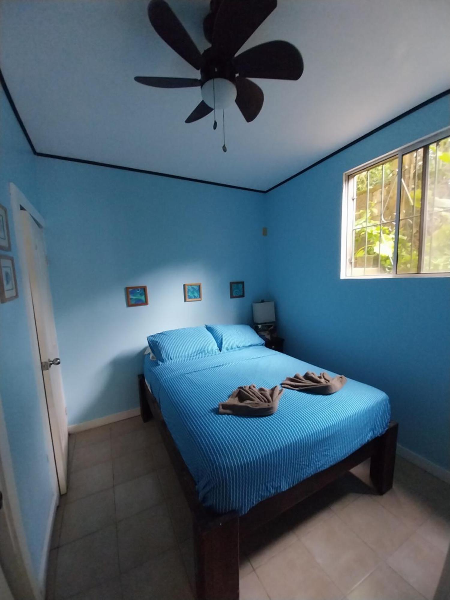 Roatan Backpackers' Hostel Sandy Bay Buitenkant foto