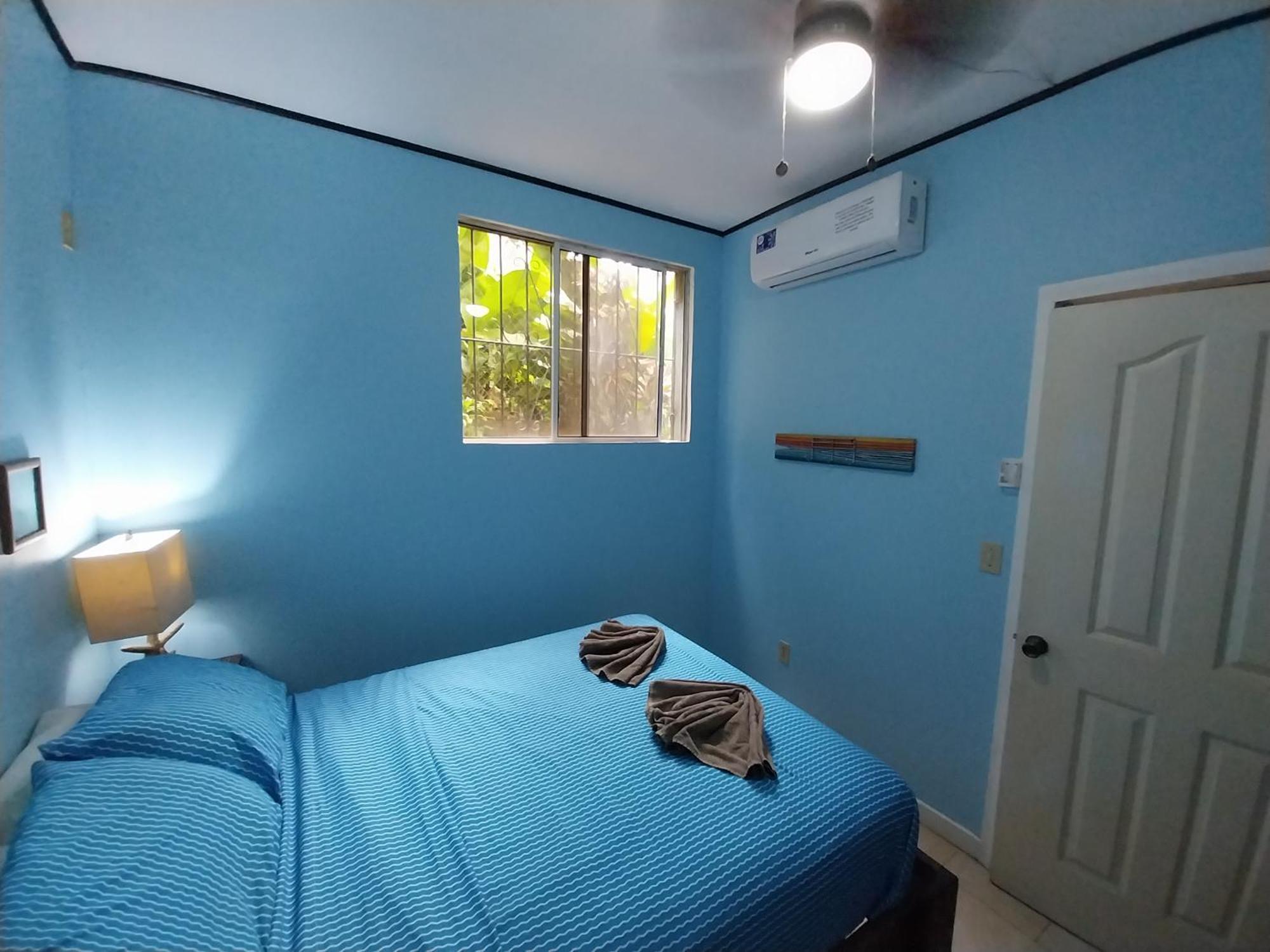 Roatan Backpackers' Hostel Sandy Bay Buitenkant foto