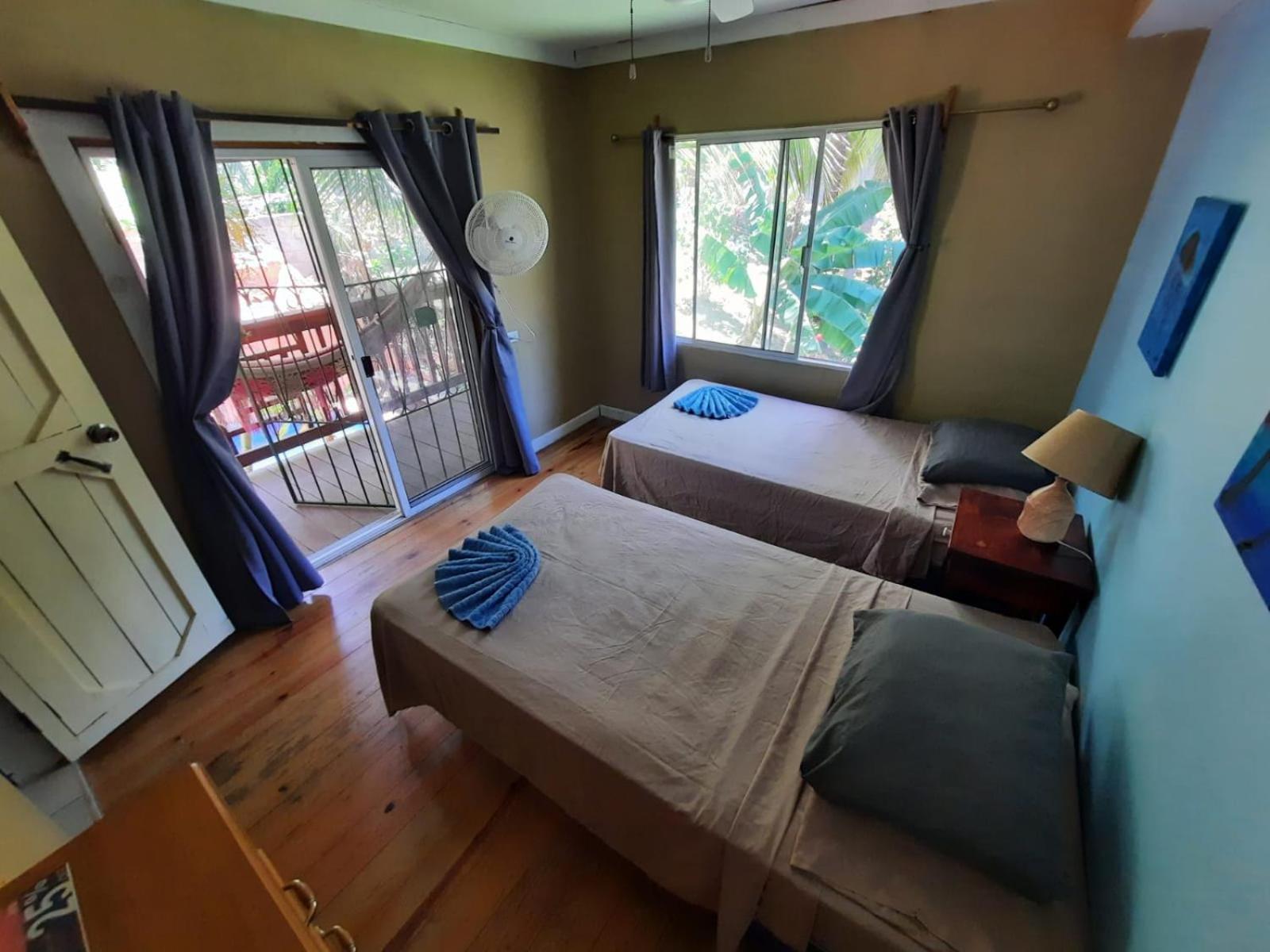 Roatan Backpackers' Hostel Sandy Bay Buitenkant foto