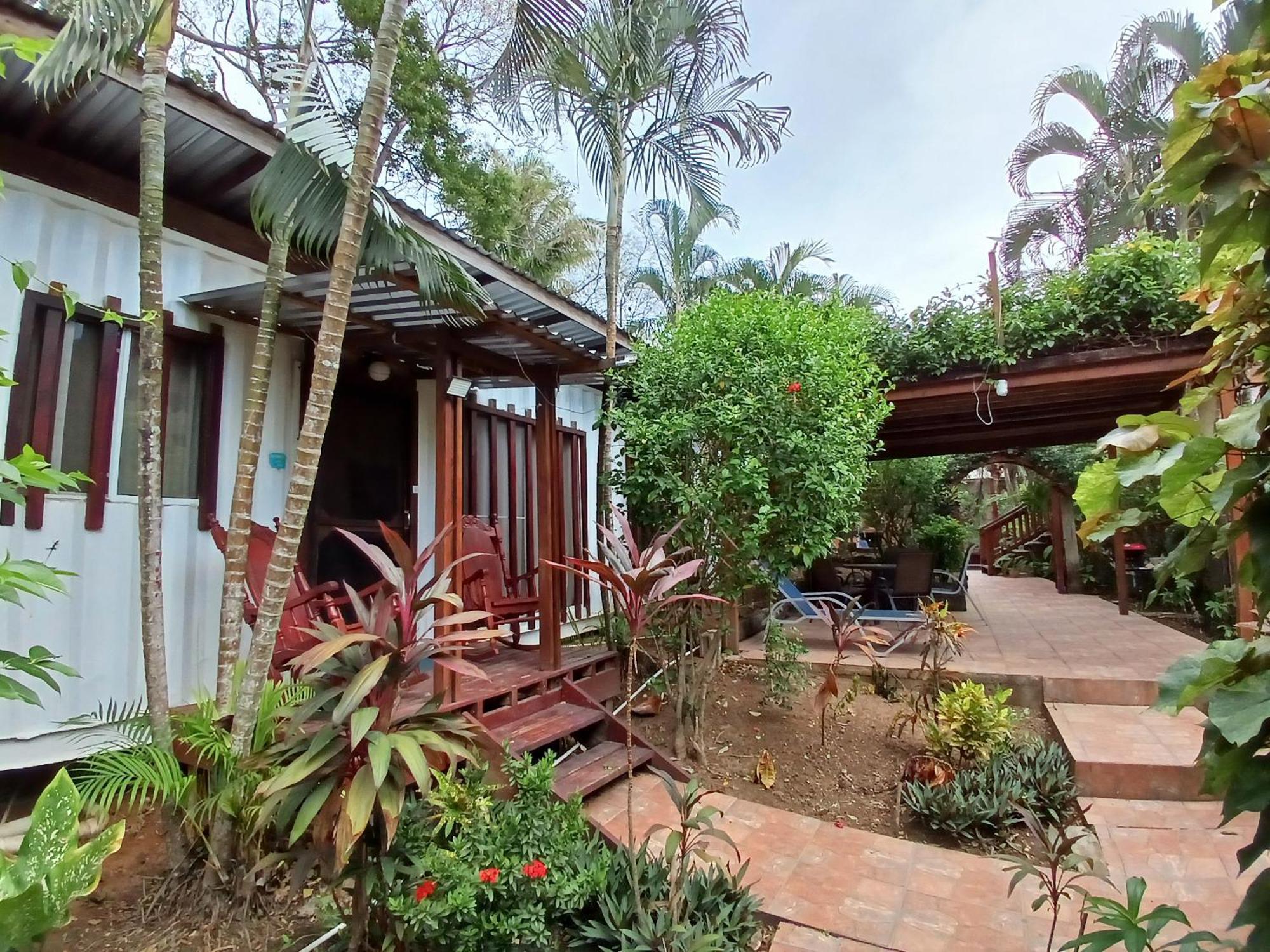 Roatan Backpackers' Hostel Sandy Bay Buitenkant foto