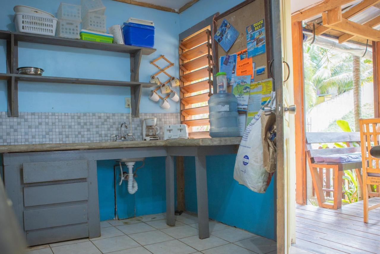 Roatan Backpackers' Hostel Sandy Bay Buitenkant foto