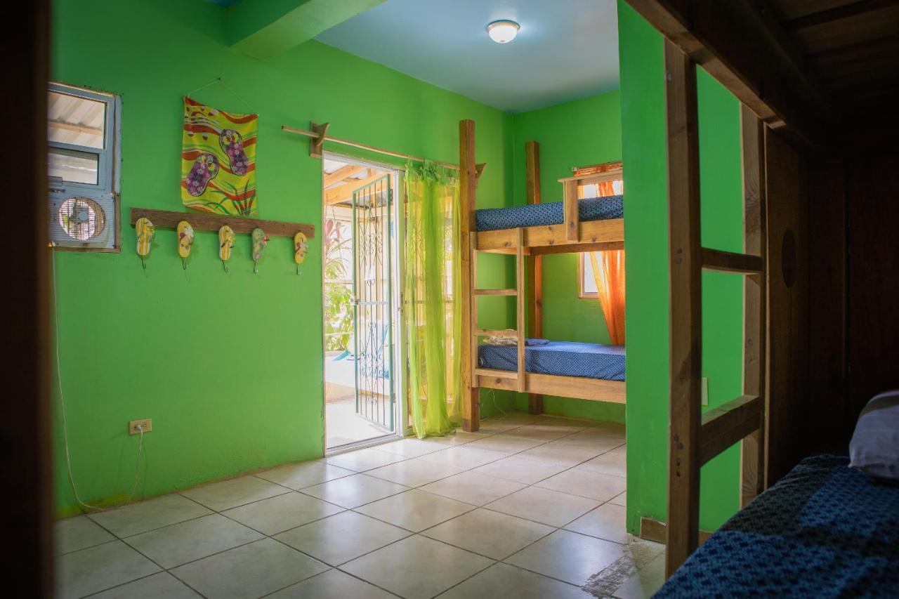 Roatan Backpackers' Hostel Sandy Bay Buitenkant foto