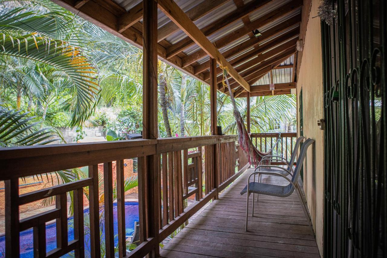 Roatan Backpackers' Hostel Sandy Bay Buitenkant foto